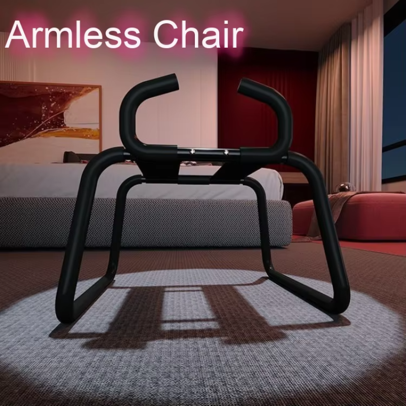 رجل وامرأة يستخدمان كرسي التدليك في غرفة المعيشة